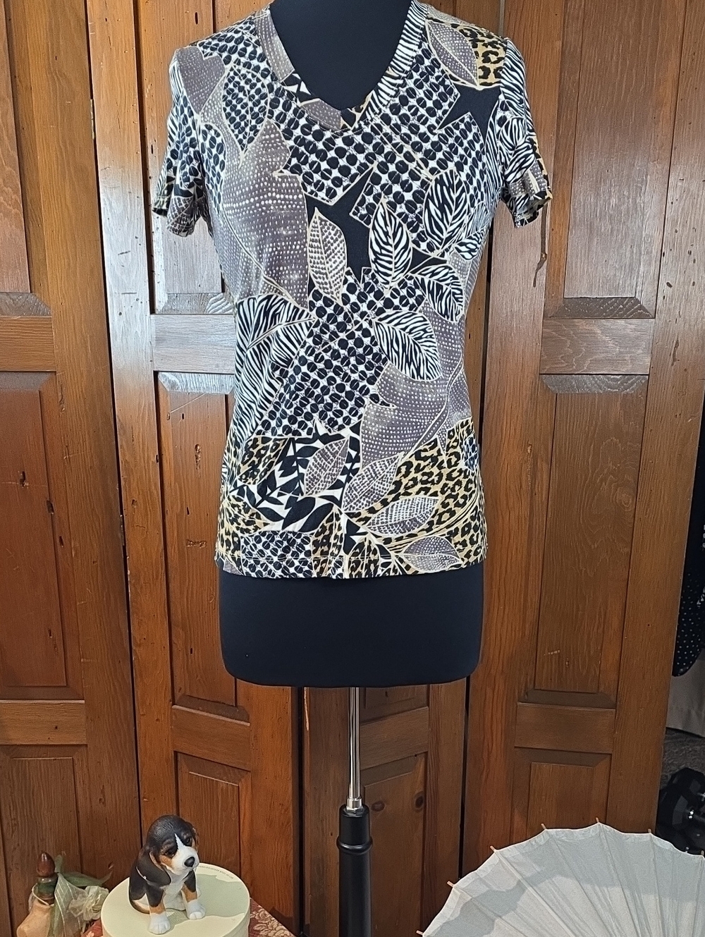 Chico's Black, Beige & Cream V-Neck Short Sleeve Printed Top